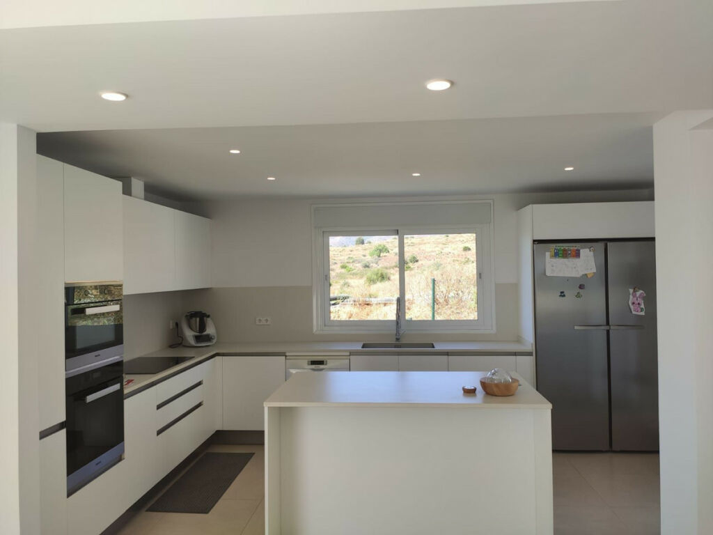 Detached Villa Estepona Málaga - image 11