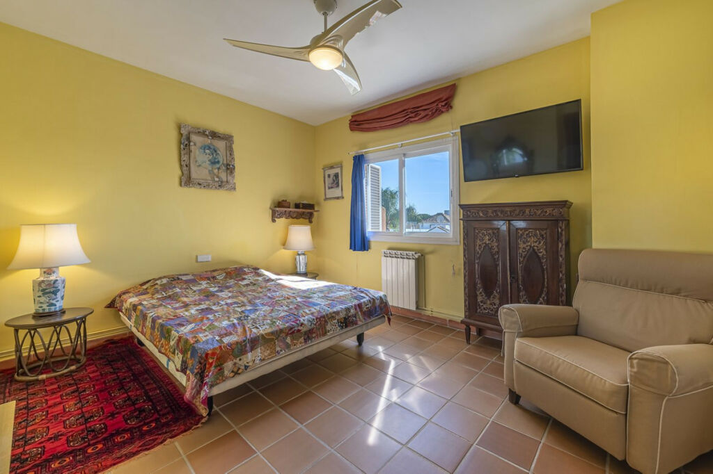 Detached Villa The Golden Mile Málaga - image 12