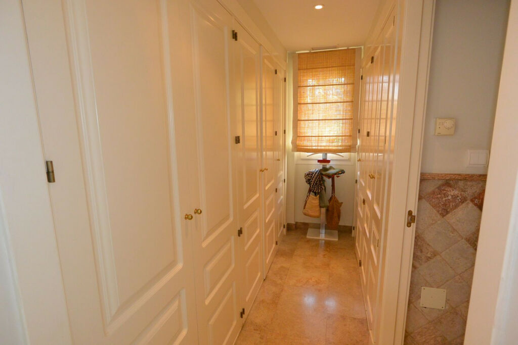 Middle Floor Apartment The Golden Mile Málaga - image 12