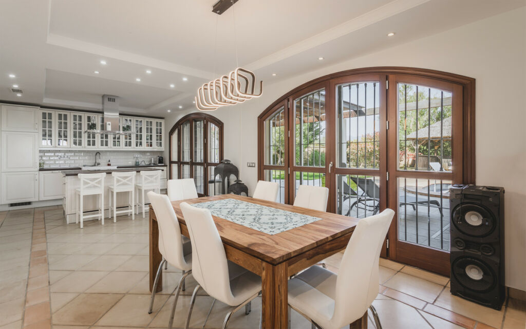 Detached Villa Estepona Málaga - image 13