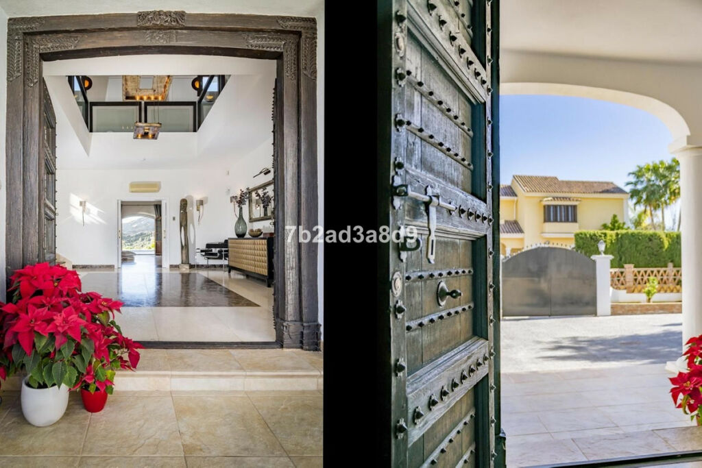 Detached Villa Benahavís Málaga - image 12