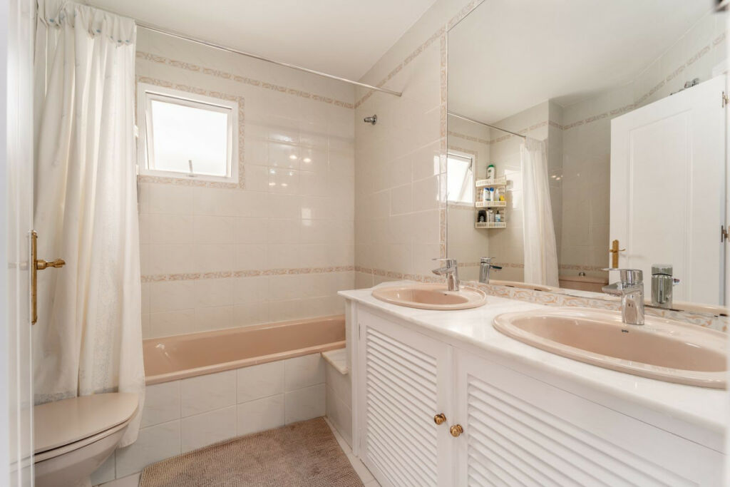 Penthouse Calahonda Málaga - image 13