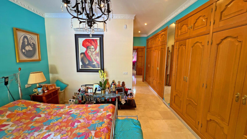 Detached Villa Reserva de Marbella Málaga - image 12