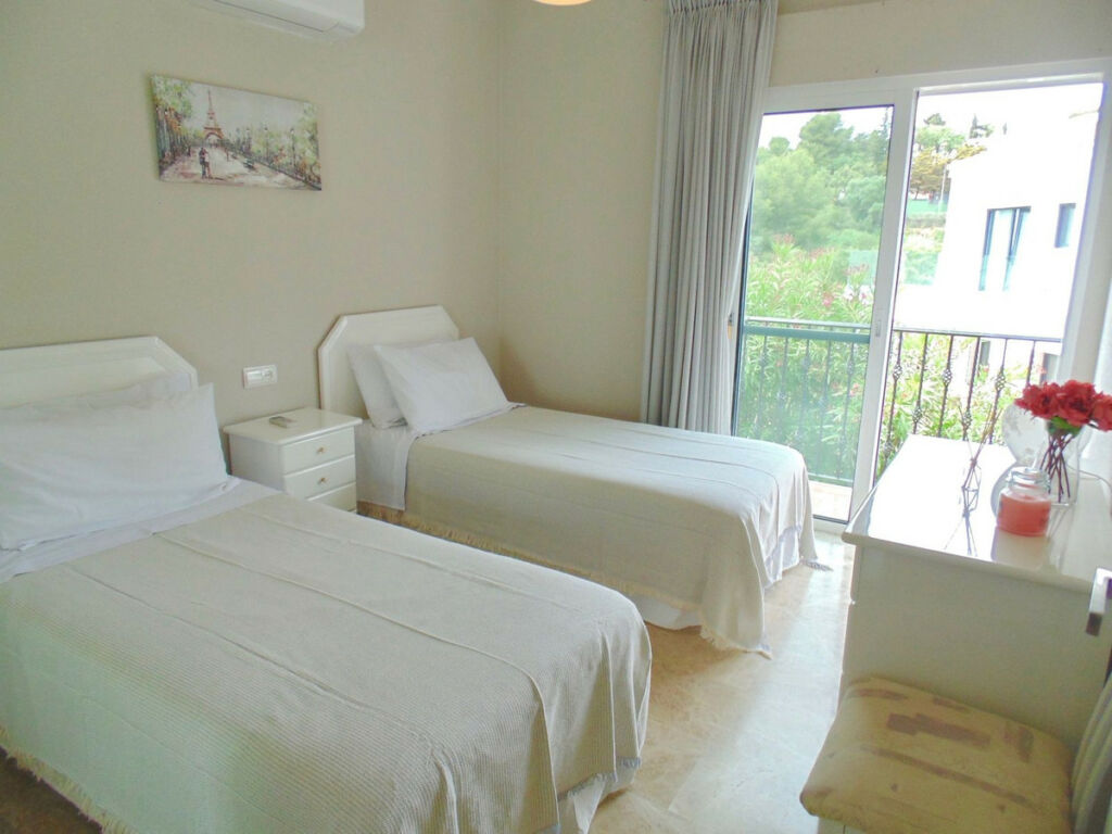 Detached Villa Calahonda Málaga - image 12