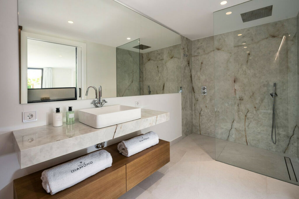 Detached Villa Marbella Málaga - image 13