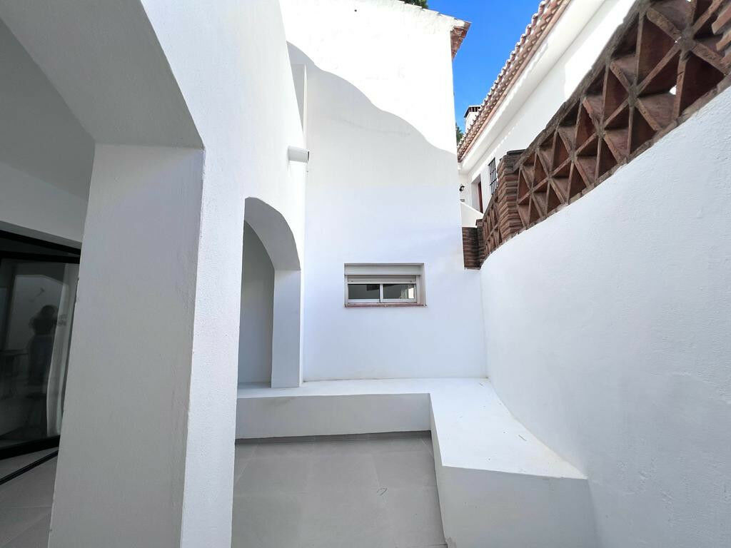 Middle Floor Apartment Nueva Andalucía Málaga - image 13