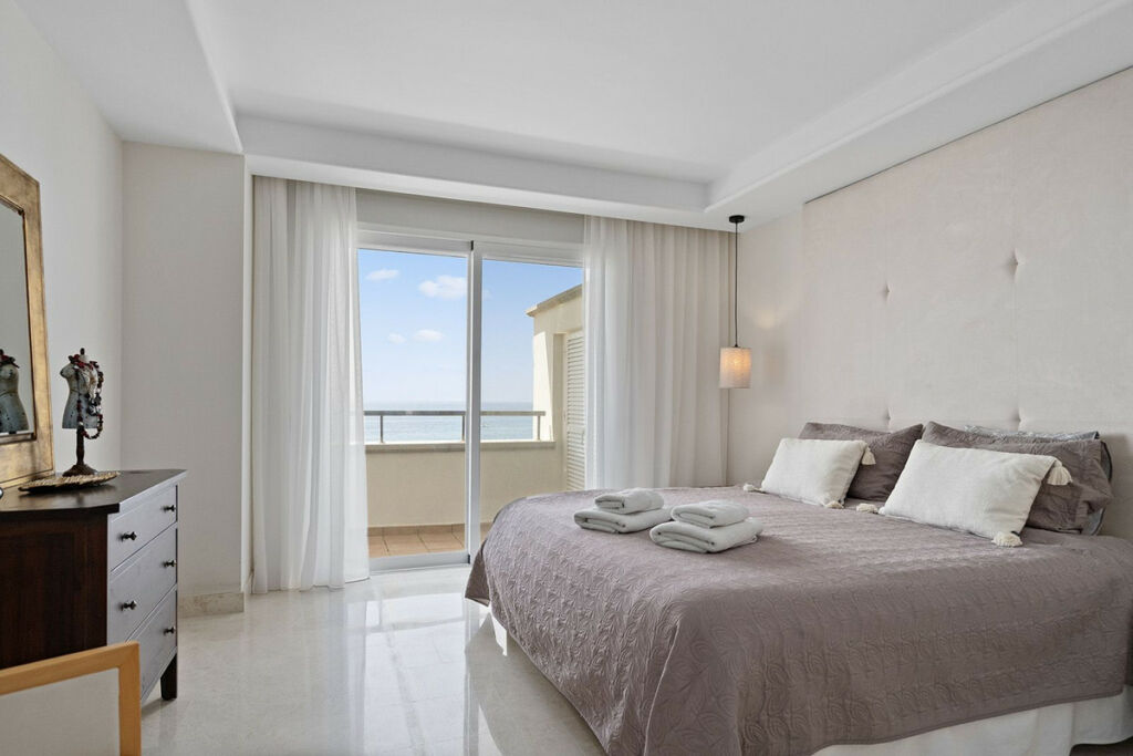 Middle Floor Apartment New Golden Mile Málaga - image 13