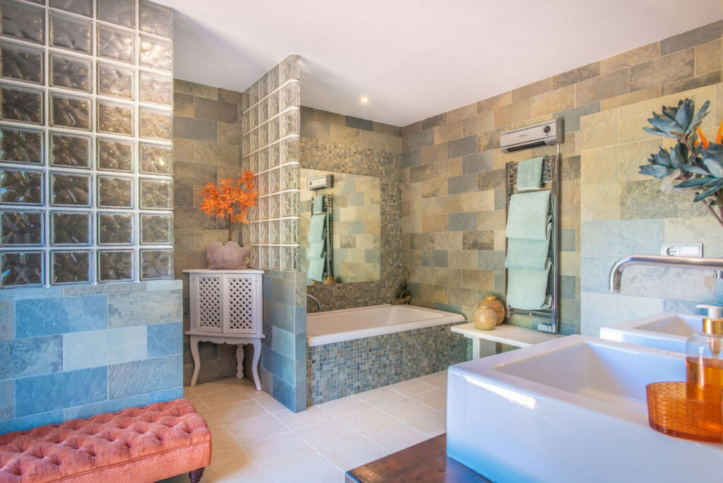 Detached Villa Estepona Málaga - image 15