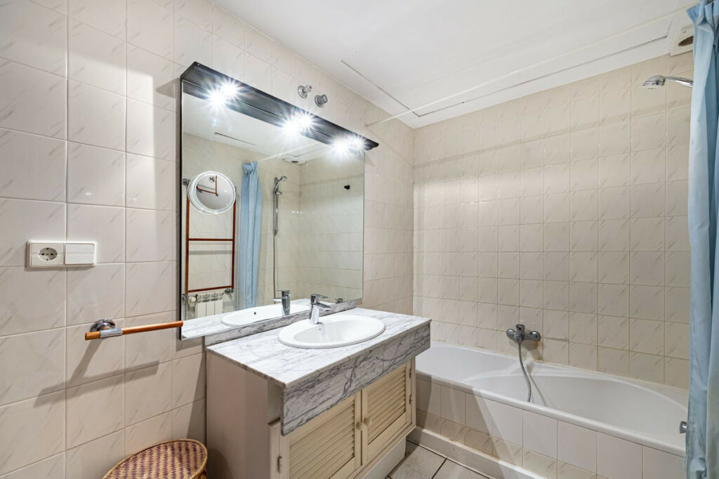 Detached Villa The Golden Mile Málaga - image 14