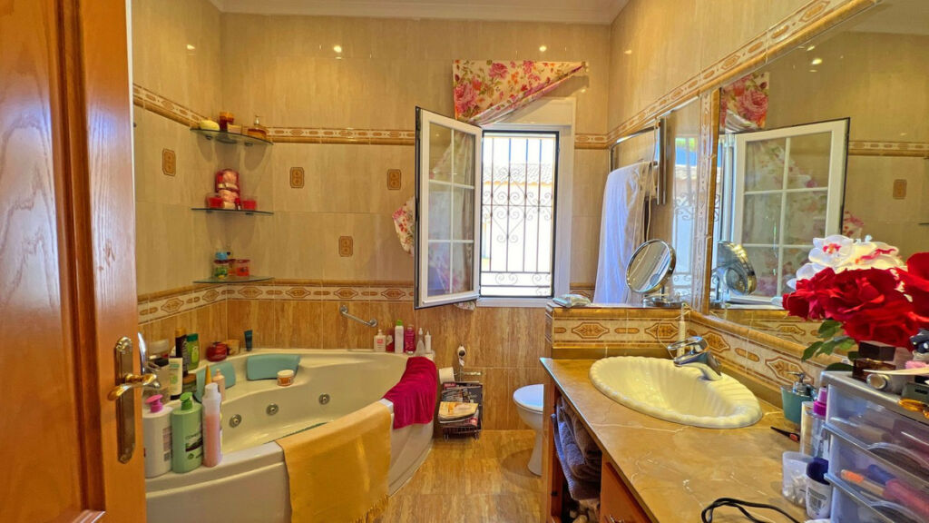 Detached Villa Reserva de Marbella Málaga - image 14