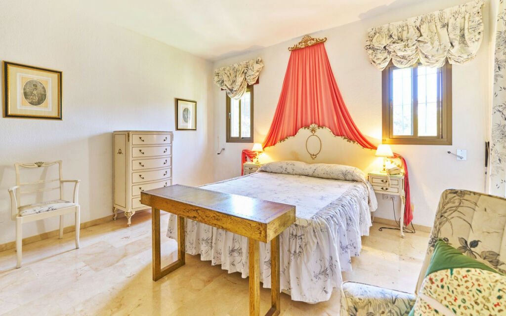 Detached Villa Estepona Málaga - image 14