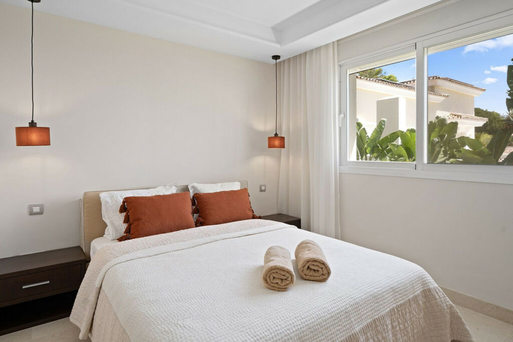 Middle Floor Apartment New Golden Mile Málaga - image 14