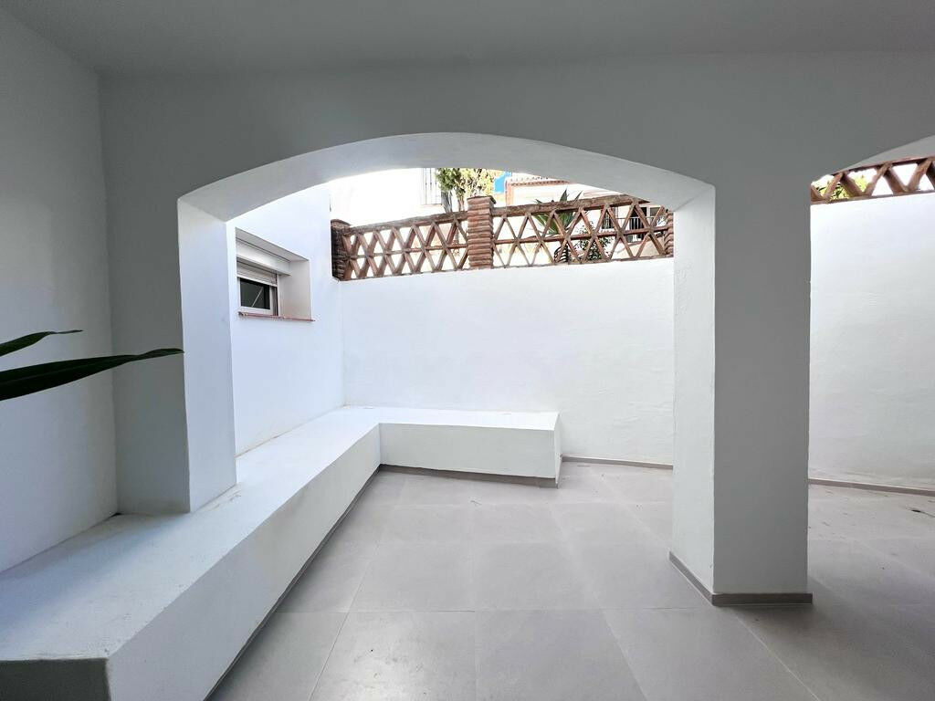 Middle Floor Apartment Nueva Andalucía Málaga - image 14