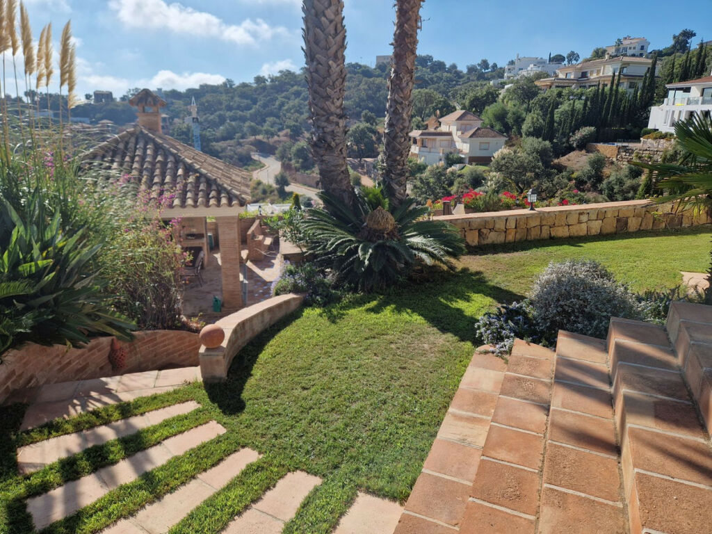 Detached Villa La Mairena Málaga - image 15