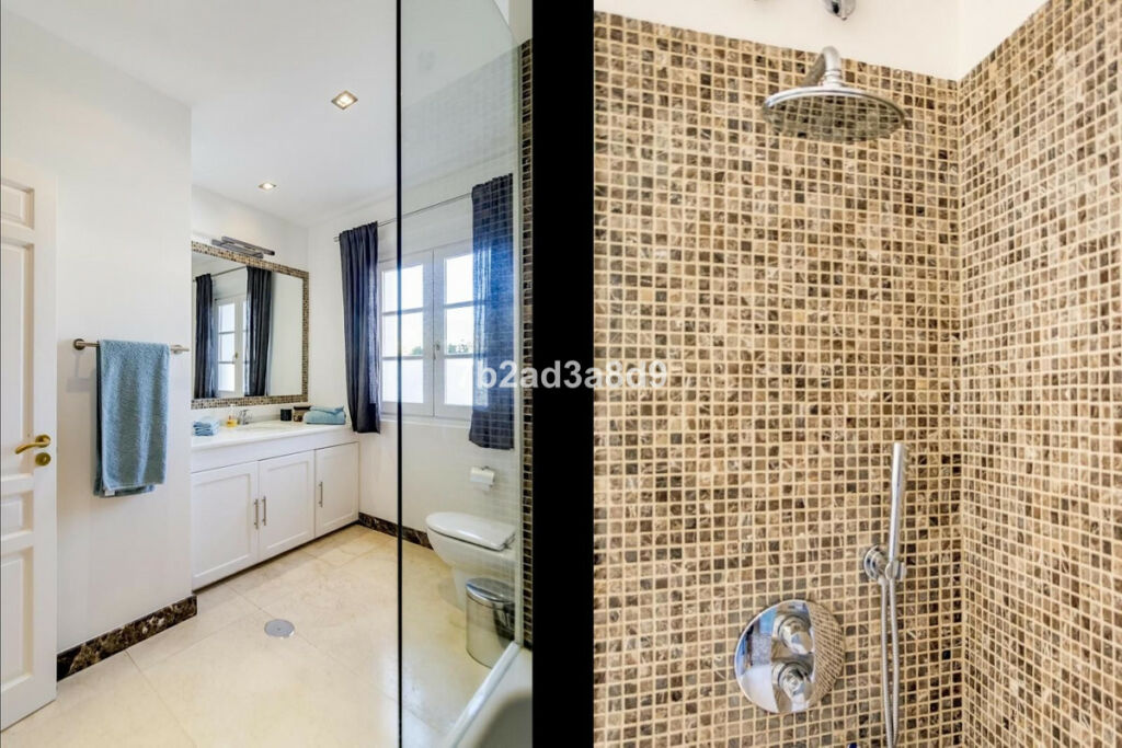 Detached Villa Benahavís Málaga - image 15