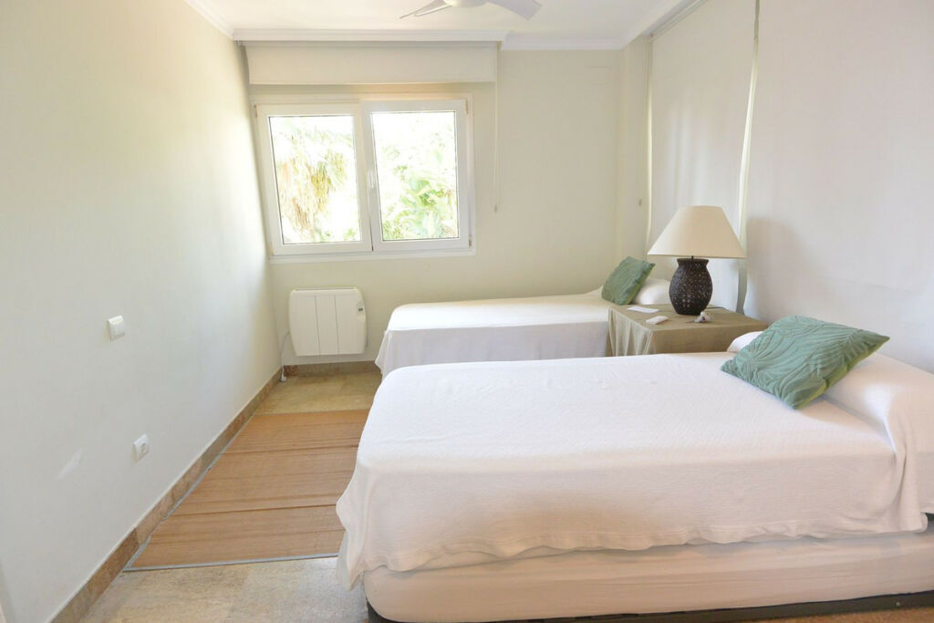 Middle Floor Apartment The Golden Mile Málaga - image 15