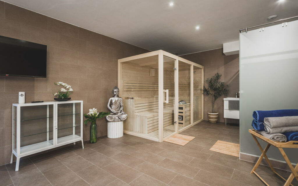 Detached Villa Estepona Málaga - image 16