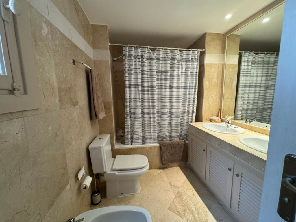 Townhouse Aloha Málaga - image 15