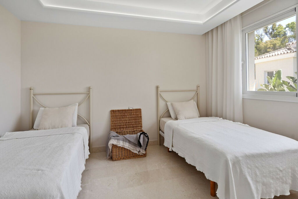 Middle Floor Apartment New Golden Mile Málaga - image 16