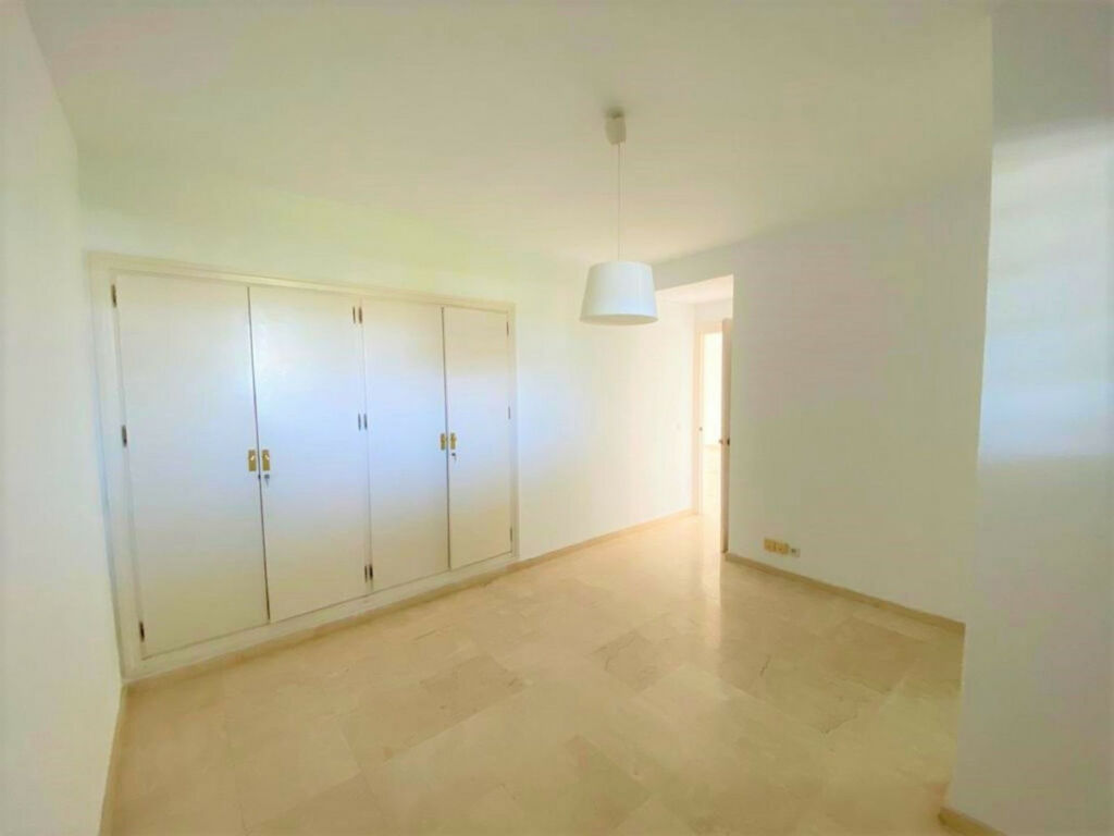 Middle Floor Apartment Guadalmina Alta Málaga - image 17