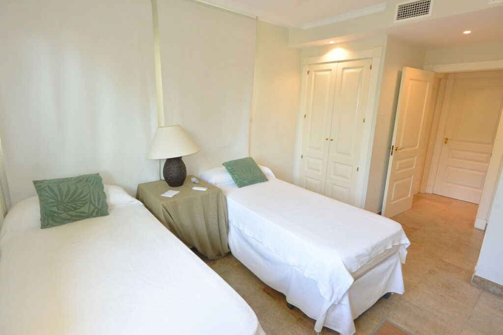 Middle Floor Apartment The Golden Mile Málaga - image 16