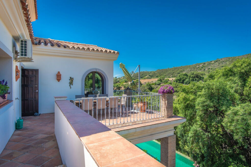 Detached Villa Estepona Málaga - image 17