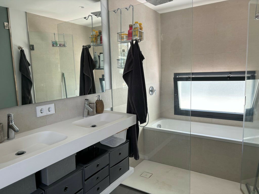 Penthouse Higueron Málaga - image 16
