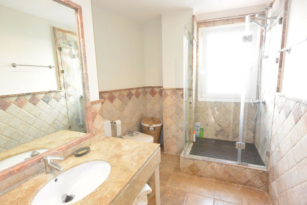 Middle Floor Apartment The Golden Mile Málaga - image 17