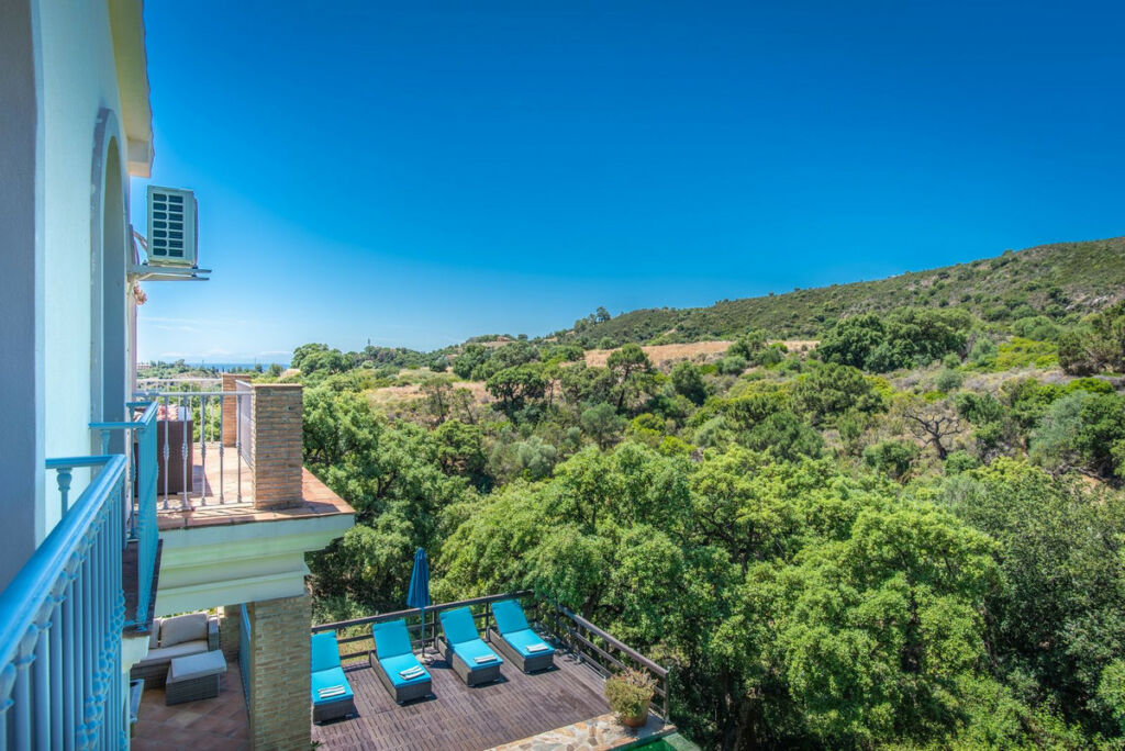Detached Villa Estepona Málaga - image 19
