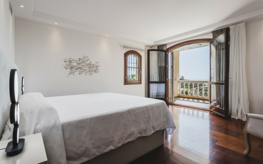 Detached Villa Estepona Málaga - image 18