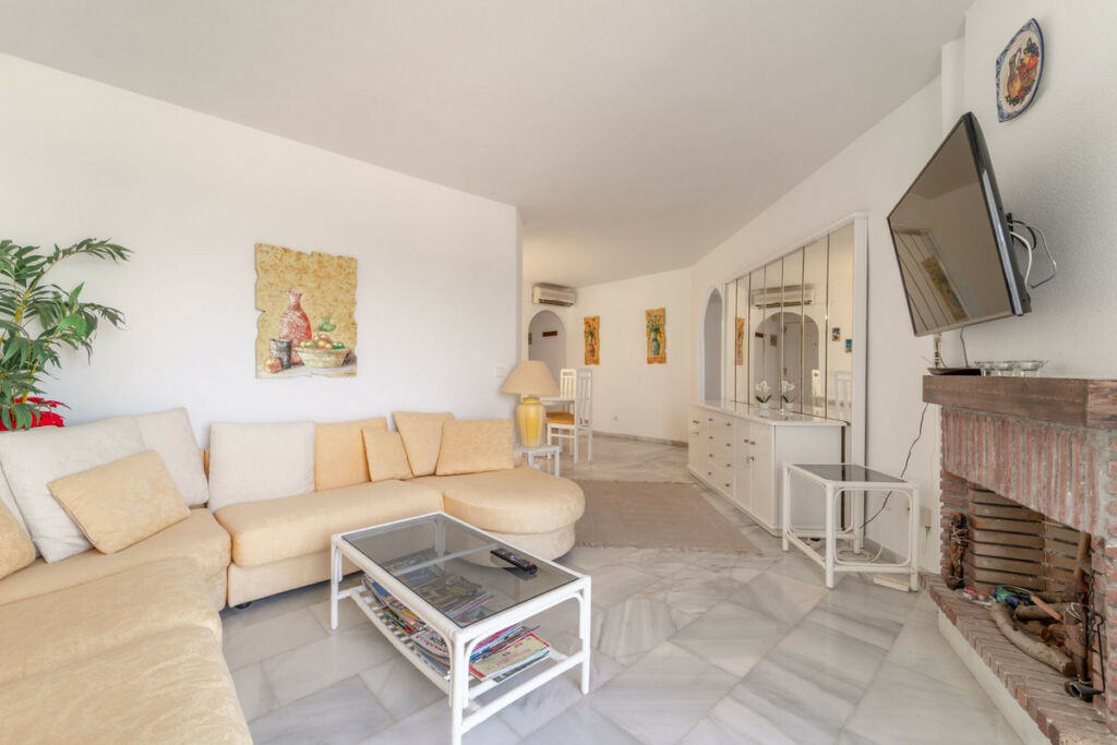 Penthouse Calahonda Málaga - image 18