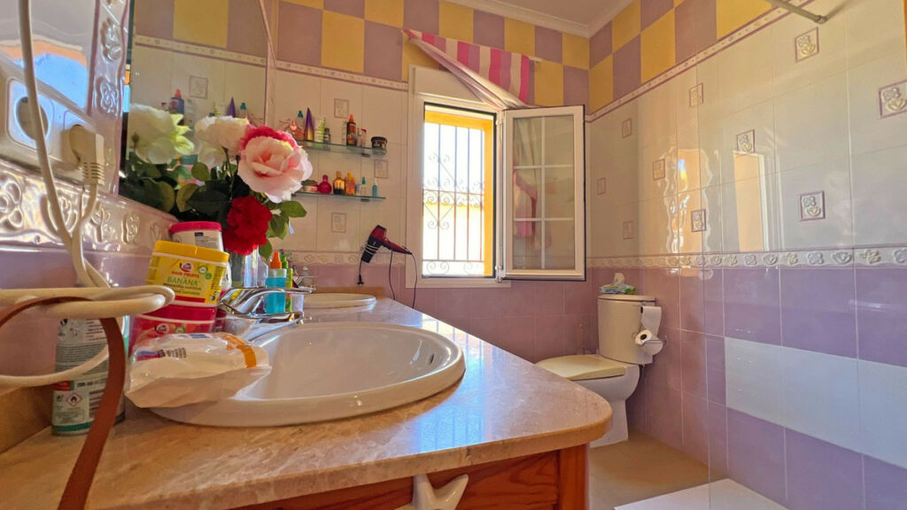 Detached Villa Reserva de Marbella Málaga - image 17