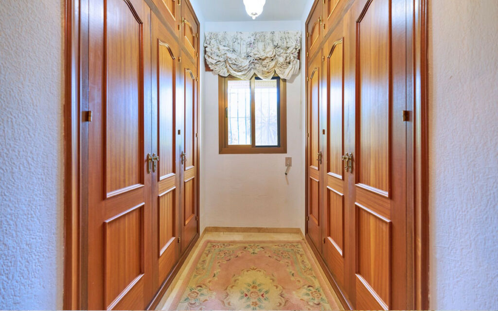Detached Villa Estepona Málaga - image 17