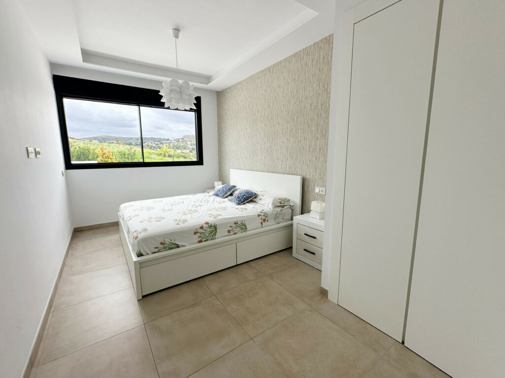 Middle Floor Apartment Estepona Málaga - image 15