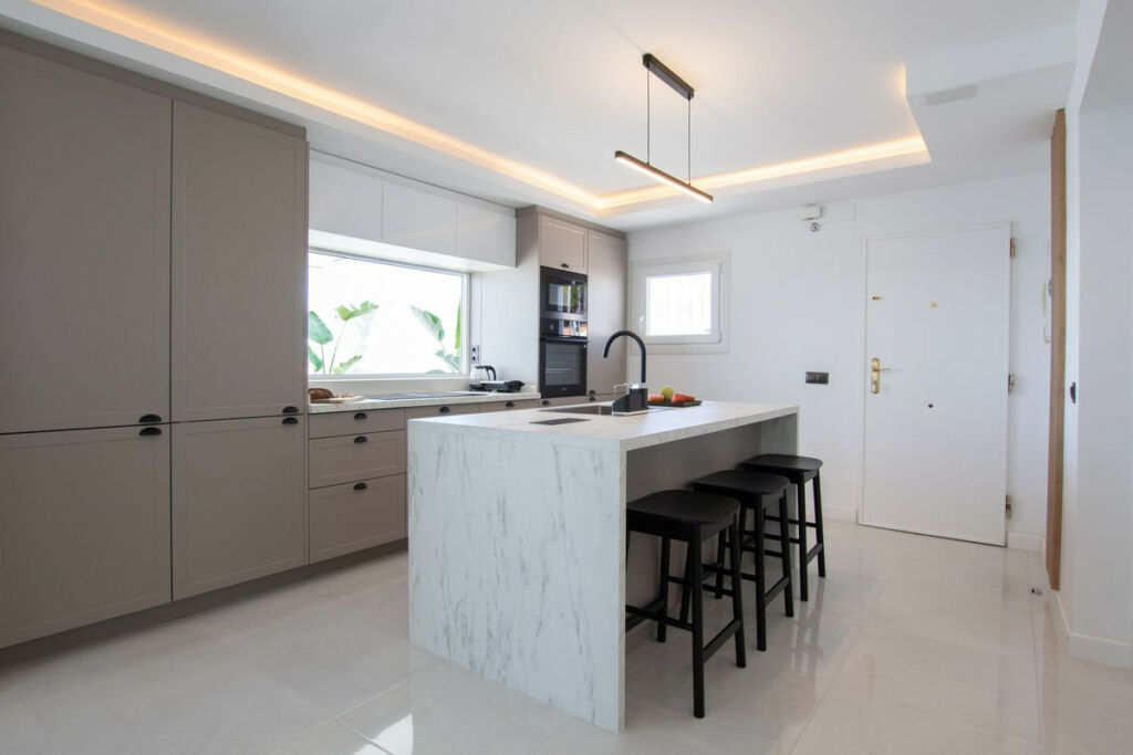 Penthouse Calahonda Málaga - image 18
