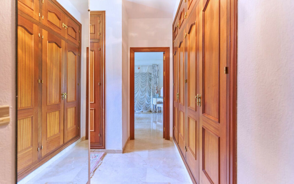 Detached Villa Estepona Málaga - image 18