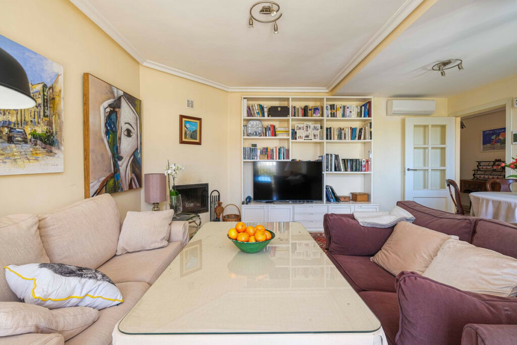 Semi-Detached House Riviera del Sol Málaga - image 17