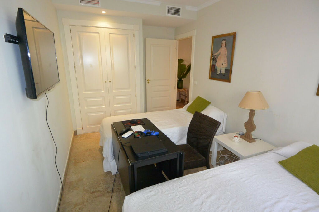 Middle Floor Apartment The Golden Mile Málaga - image 18