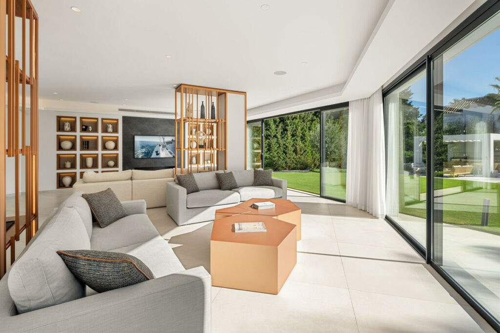Detached Villa Marbella Málaga - image 19