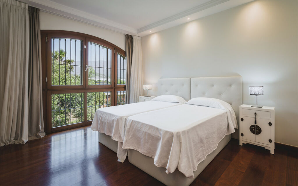 Detached Villa Estepona Málaga - image 20