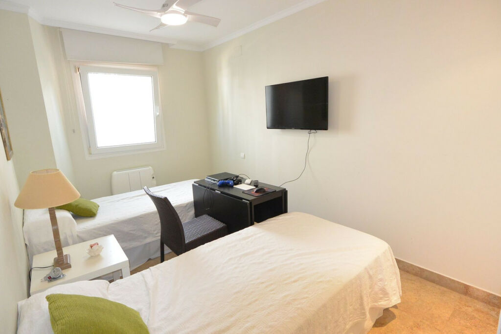 Middle Floor Apartment The Golden Mile Málaga - image 19