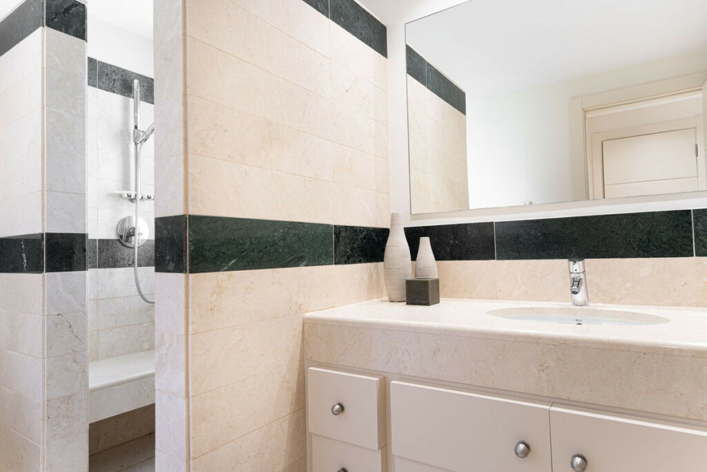 Middle Floor Apartment New Golden Mile Málaga - image 19