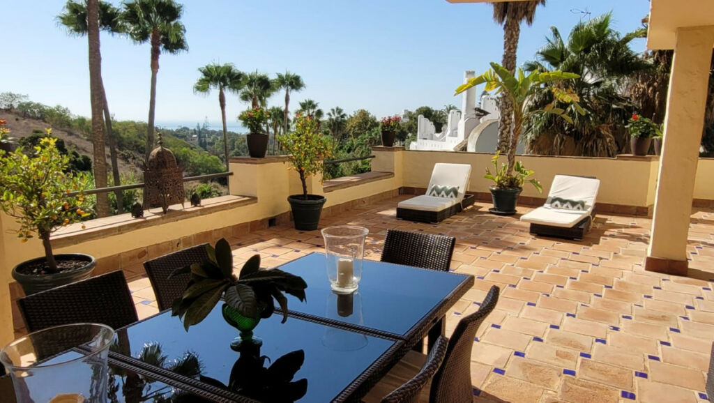 Middle Floor Apartment The Golden Mile Málaga - image 2