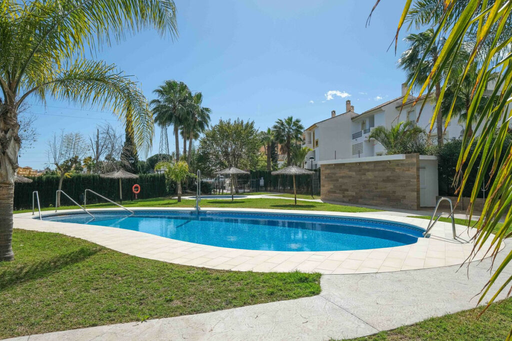 Semi-Detached House Riviera del Sol Málaga - image 2