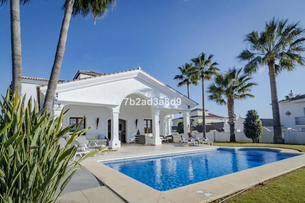 Detached Villa Benahavís Málaga - image 2