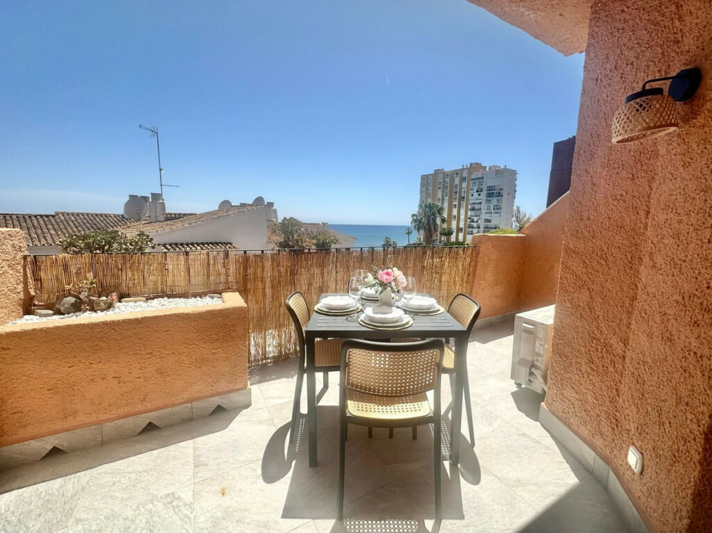 Middle Floor Apartment Calahonda Málaga - image 2