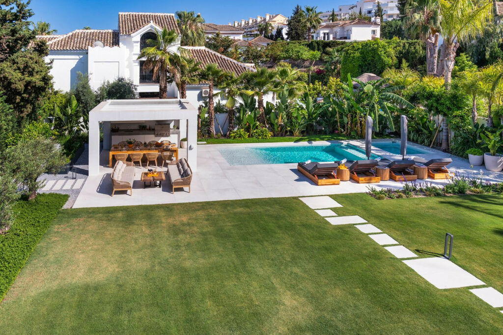 Detached Villa Marbella Málaga - image 2