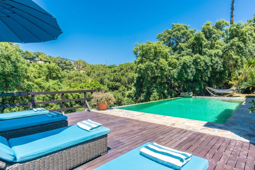 Detached Villa Estepona Málaga - image 2