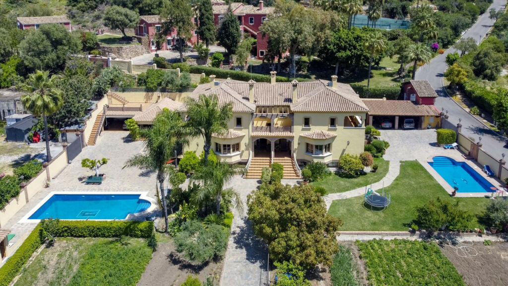 Detached Villa Benahavís Málaga - image 2