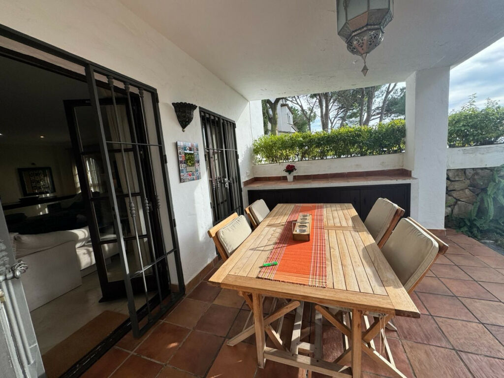 Townhouse Aloha Málaga - image 2